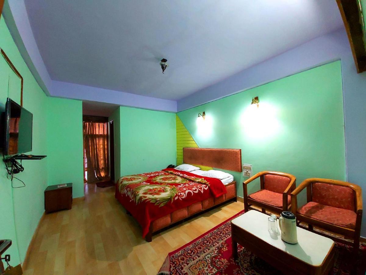 Hotel Radhe Continental Nainital Exteriör bild