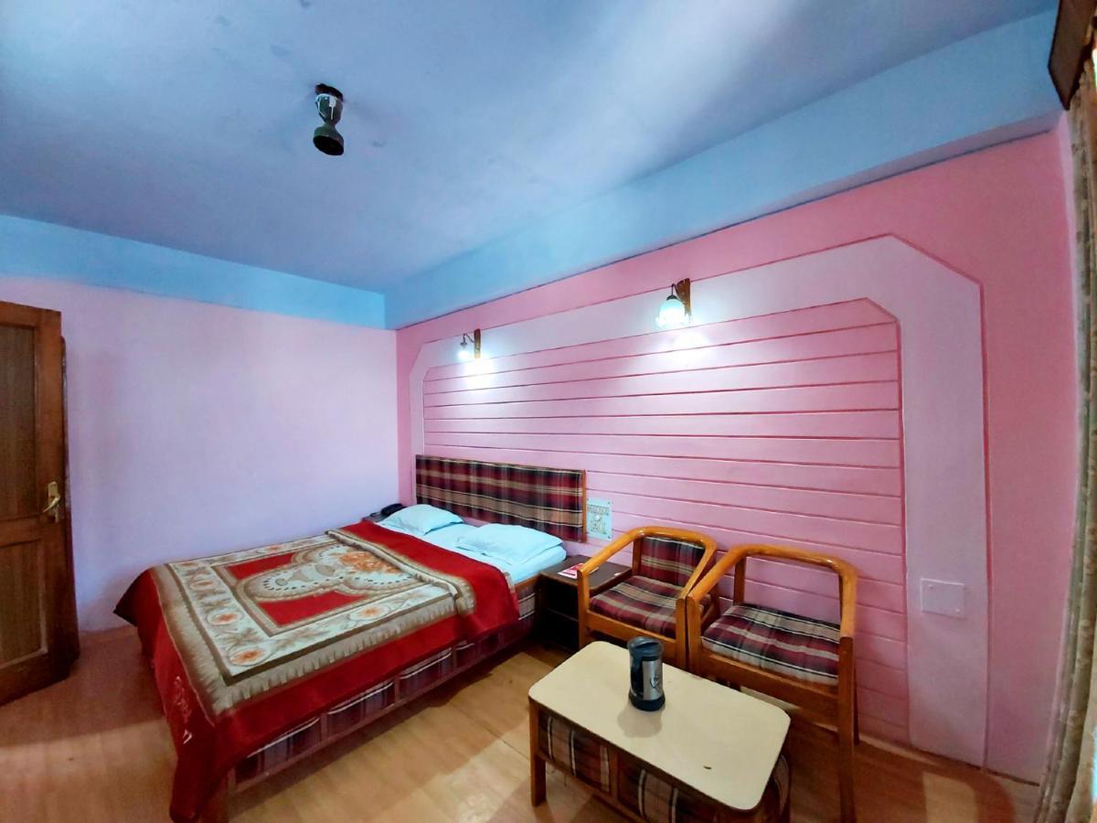 Hotel Radhe Continental Nainital Exteriör bild