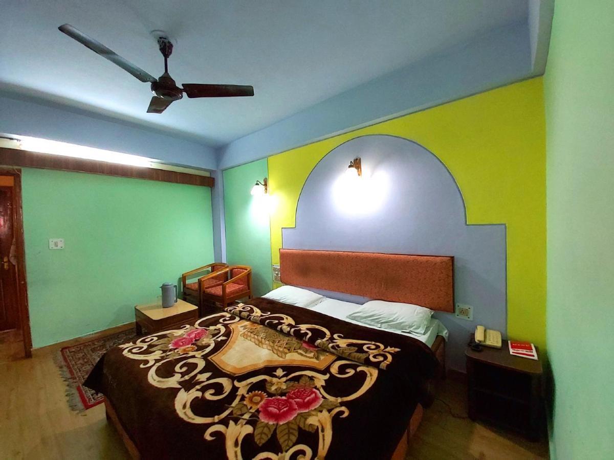 Hotel Radhe Continental Nainital Exteriör bild