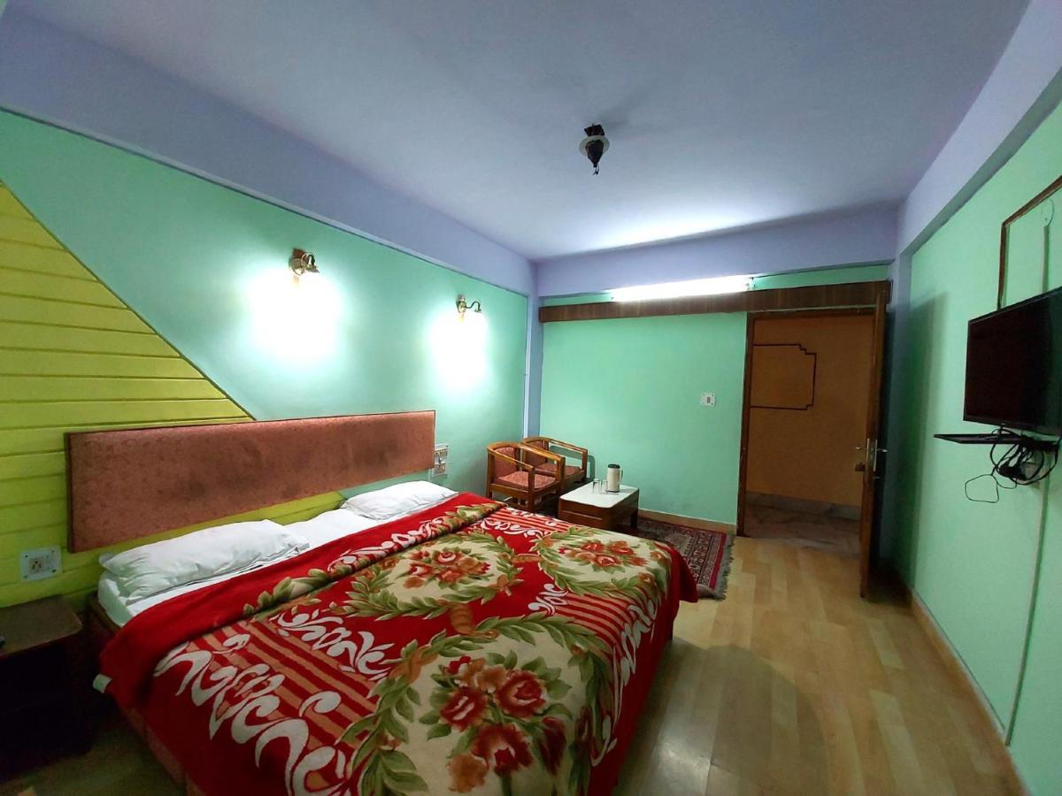 Hotel Radhe Continental Nainital Exteriör bild