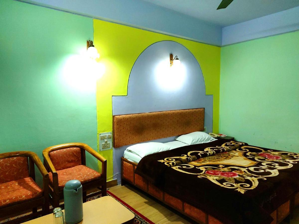 Hotel Radhe Continental Nainital Exteriör bild