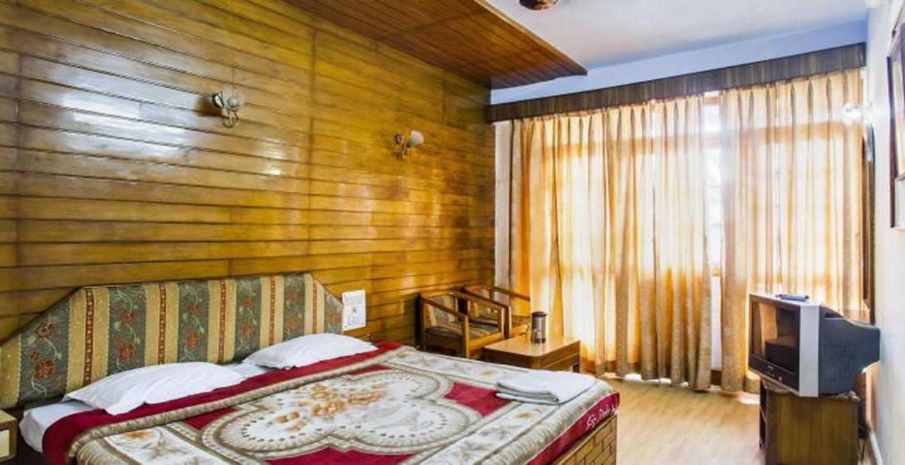Hotel Radhe Continental Nainital Exteriör bild