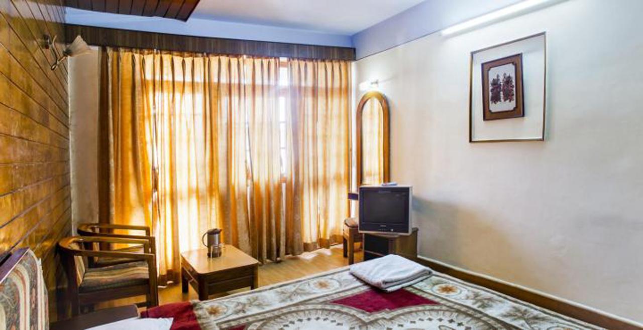 Hotel Radhe Continental Nainital Exteriör bild